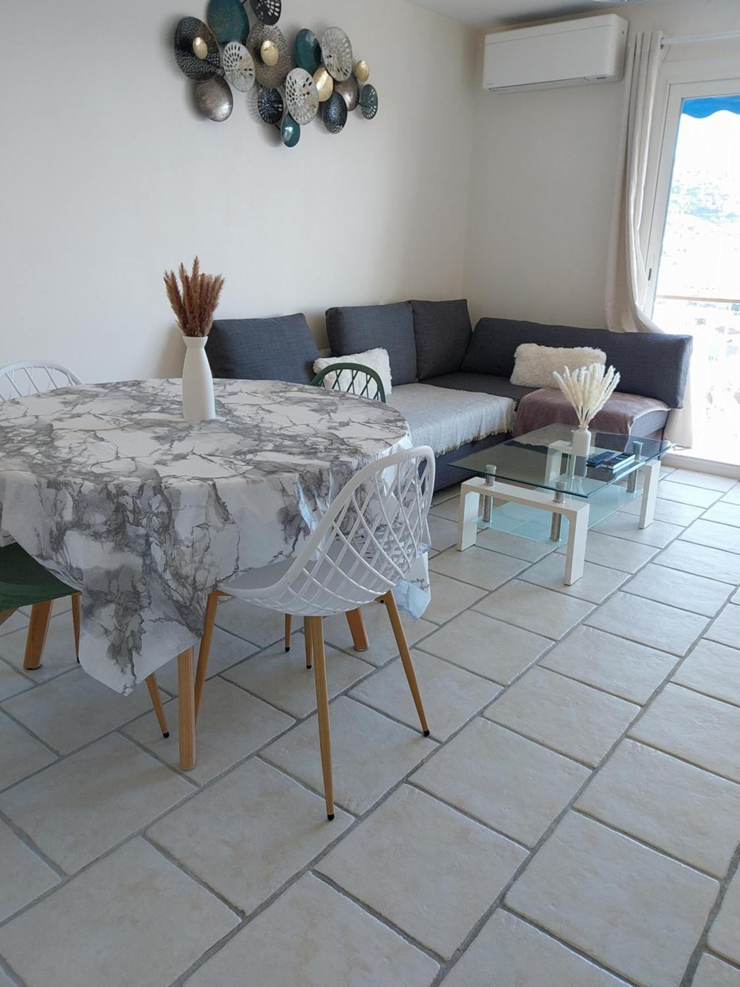 Appartamento 4 Pieces Avec Vue Et Stationnement Prive A