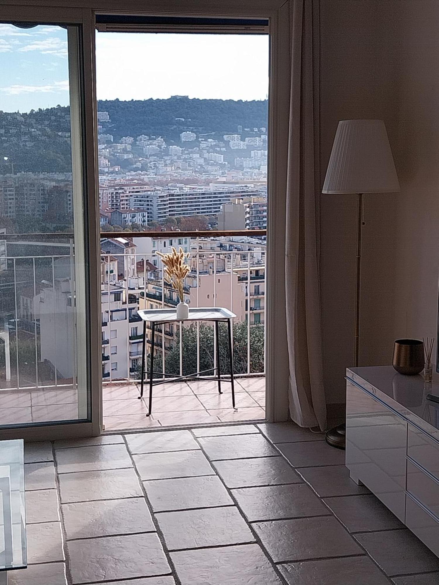 4 Pieces Avec Vue Et Stationnement Prive A *