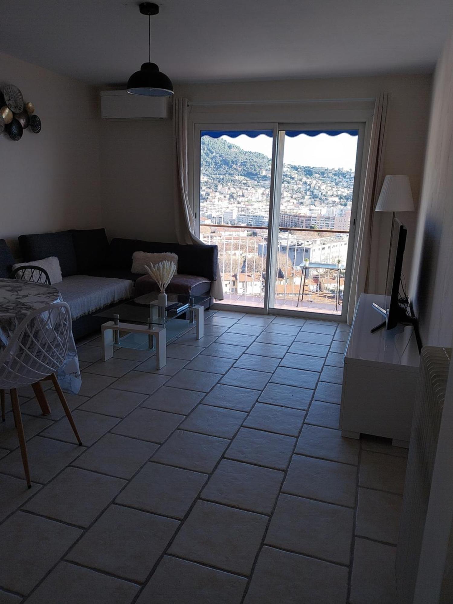 4 Pieces Avec Vue Et Stationnement Prive A * Nizza
