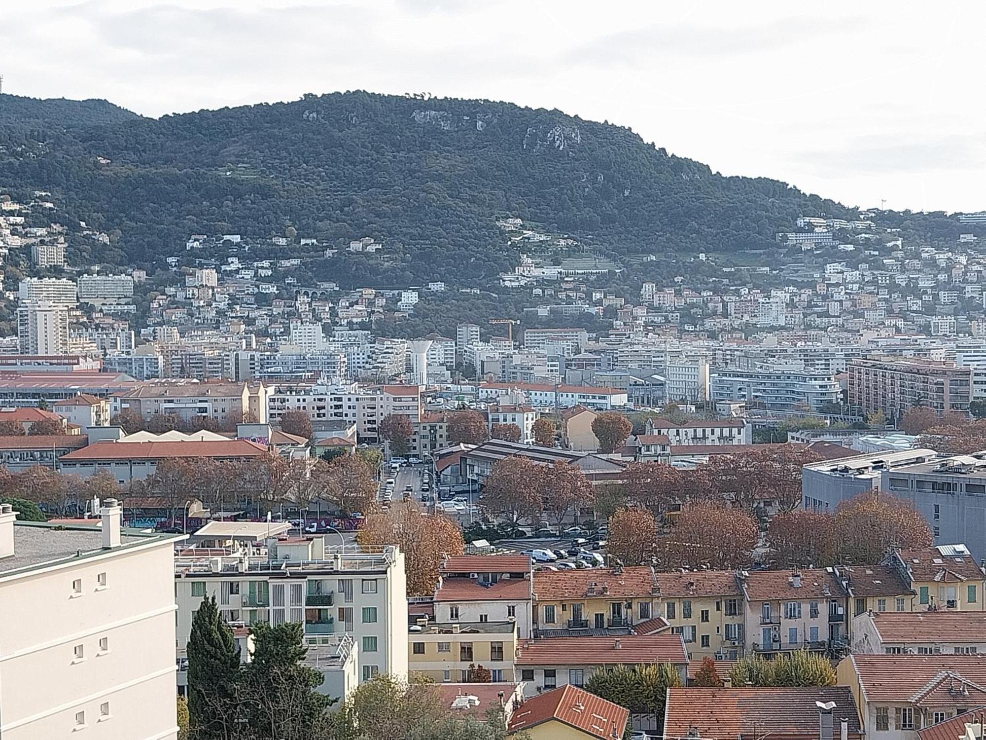 4 Pieces Avec Vue Et Stationnement Prive A Apartment *