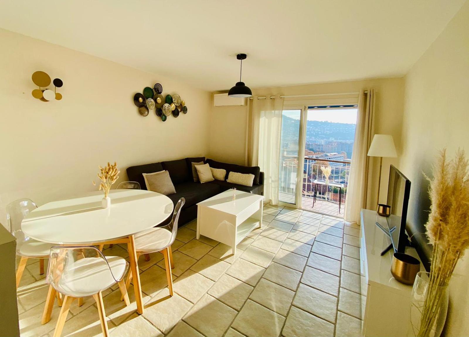 4 Pieces Avec Vue Et Stationnement Prive A * Nizza